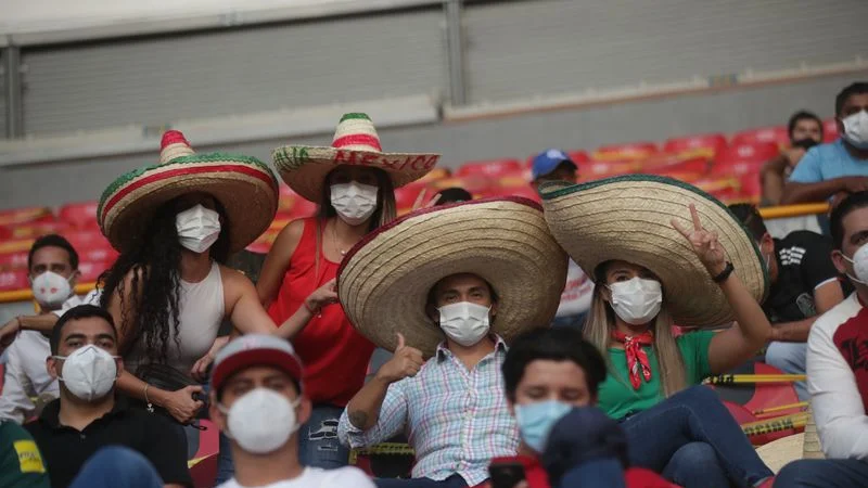 FIFA vuelve a multar a federación de México por grito homofóbico de sus hinchas