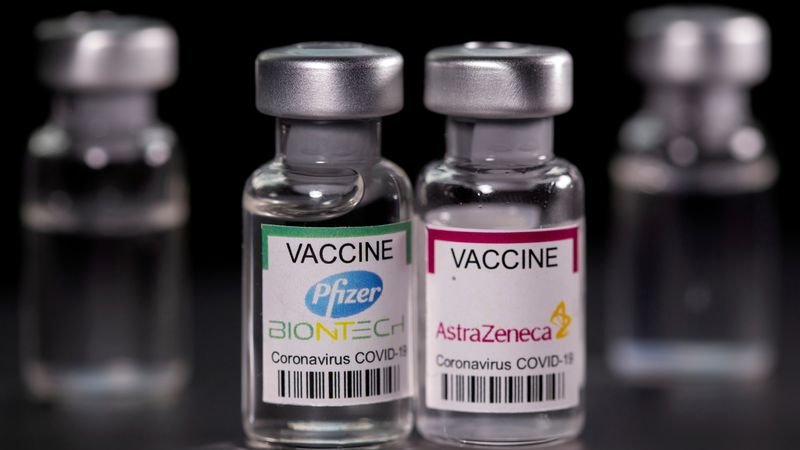Dos dosis de las vacunas Pfizer o AstraZeneca son efectivas contra la variante Delta del COVID-19