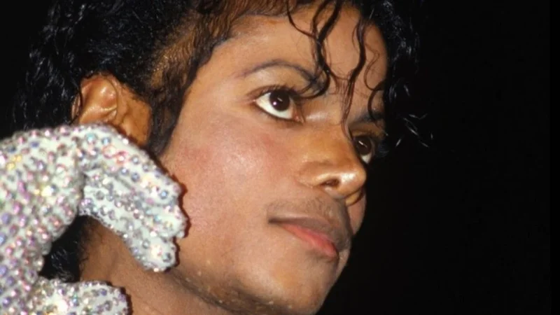 Tensión diplomática entre Reino Unido y Guinea Ecuatorial por la compra de un guante de Michael Jackson