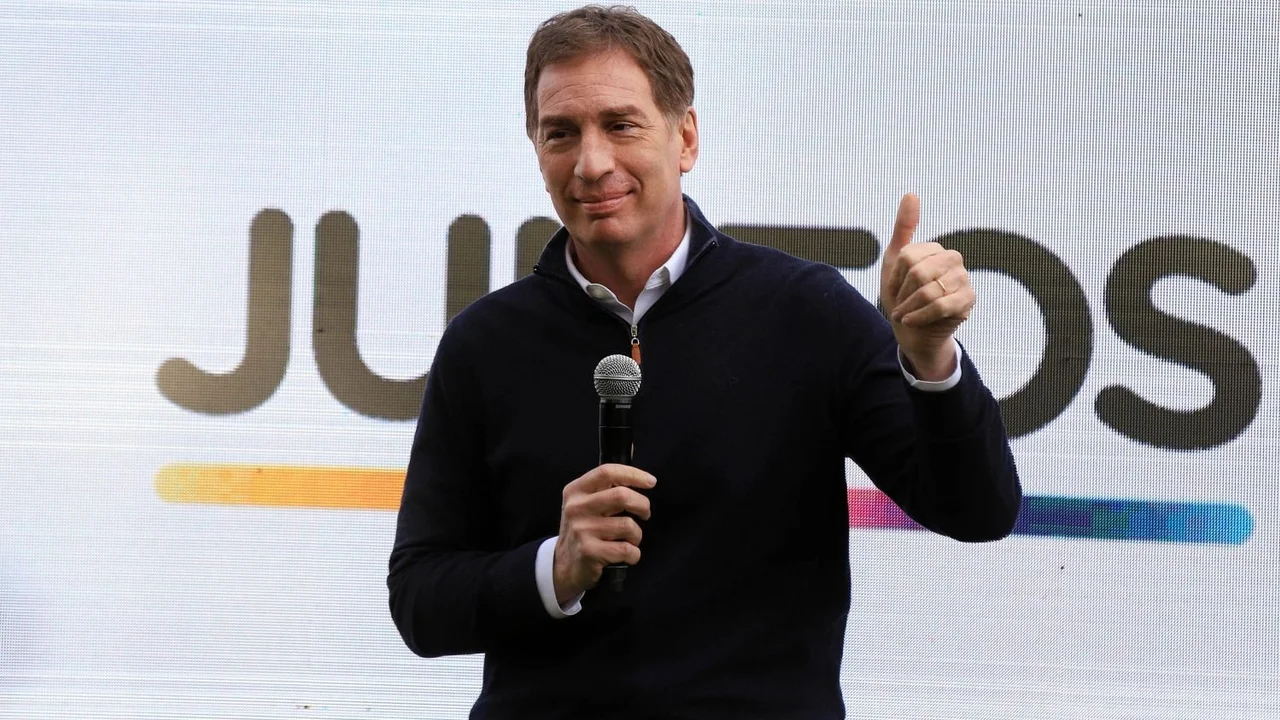 Con el respaldo de intendentes del PRO y la UCR, Santilli lanzó su candidatura a gobernador