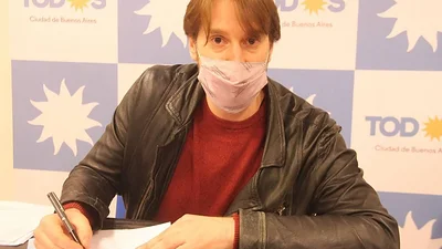 Federico Fernández, el bailarín del Teatro Colón que es candidato a legislador porteño del FdT Federico Fernández, el bailarín del Teatro Colón que es candidato a legislador porteño del FdT