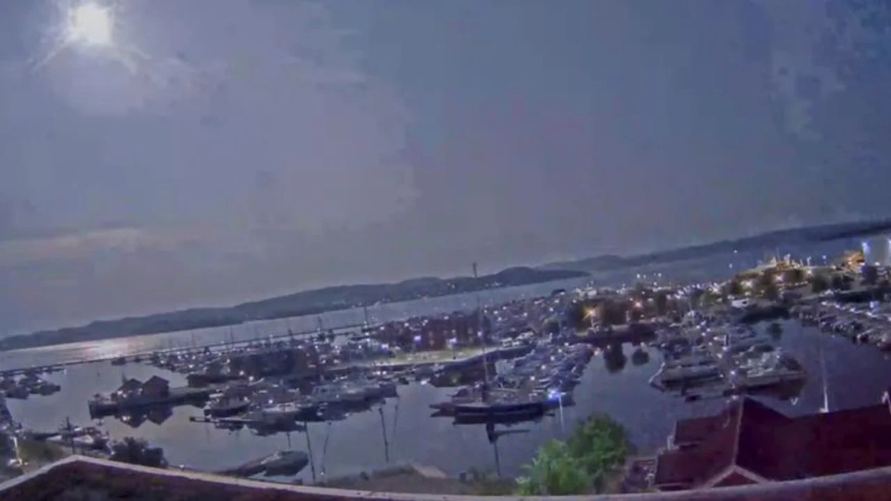 Un meteorito cayó en Noruega y alertan que sus partes podrían haber caído cerca de la ciudad de Oslo