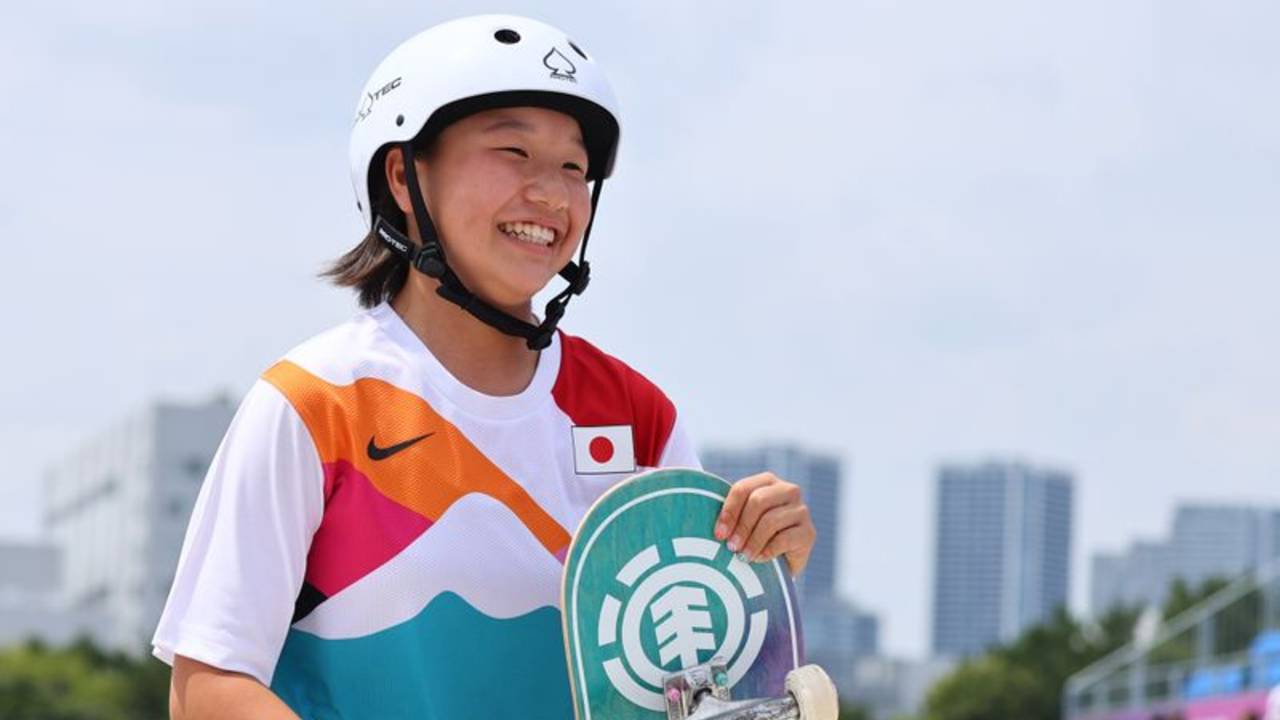 Juegos Olímpicos Tokio 2020: una patinadora adolescente gana el oro para Japón y la población comienza a animarse con el evento