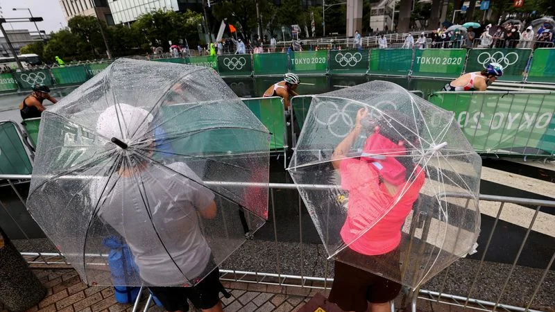 Juegos Olímpicos Tokio 2020: las tormentas azotan la ciudad y causan aplazamientos en los Juegos