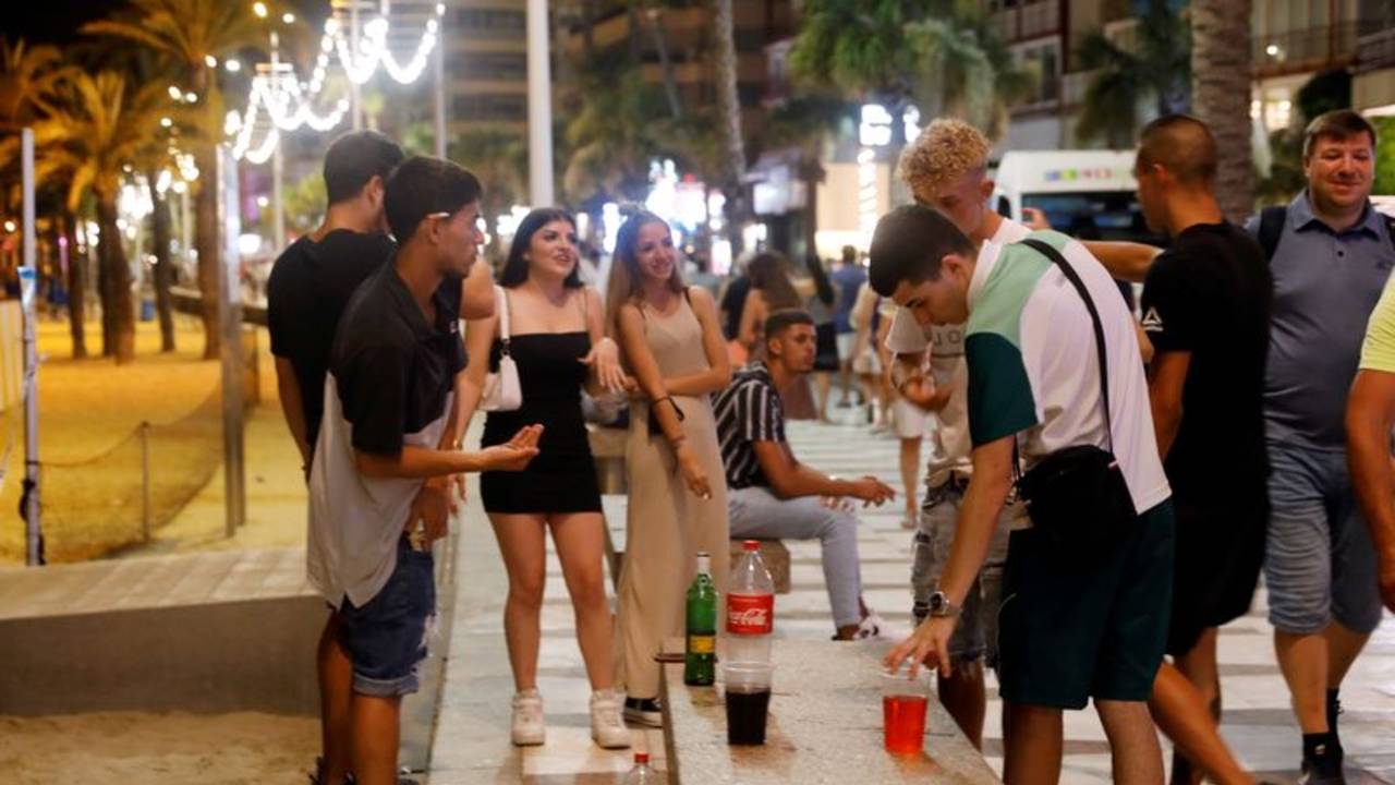 Aumenta la tasa de incidencia de COVID-19 en España, pero las autoridades ven señales de esperanza