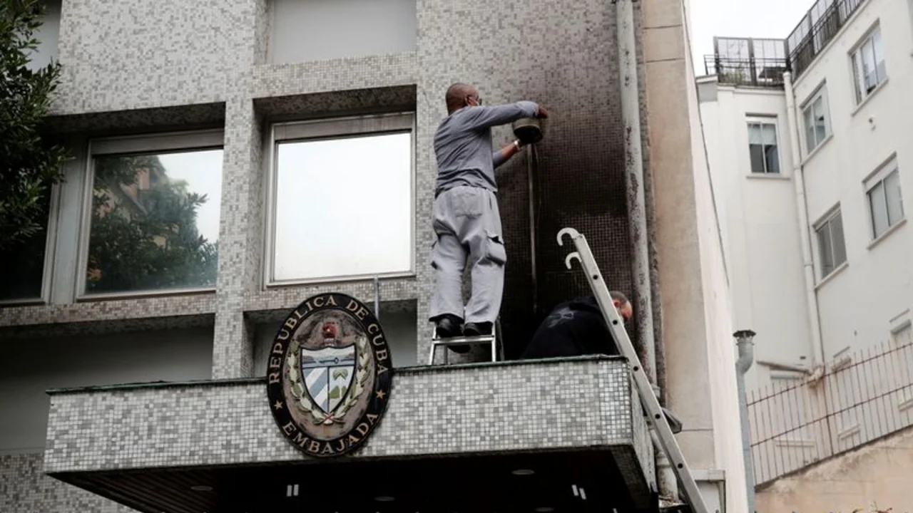 Embajada de Cuba en París denuncia ataque con bombas molotov