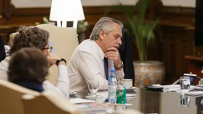 Alberto Fernández habló por primera vez con Zelenski: pidió "la búsqueda de un diálogo que lleve de manera urgente a la paz" Alberto Fernández habló por primera vez con Zelenski: pidió "la búsqueda de un diálogo que lleve de manera urgente a la paz"