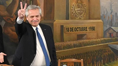 Alberto Fernández: "El poder no pasa por tener la lapicera, sino por quien tiene la capacidad de convencer" Alberto Fernández: "El poder no pasa por tener la lapicera, sino por quien tiene la capacidad de convencer"