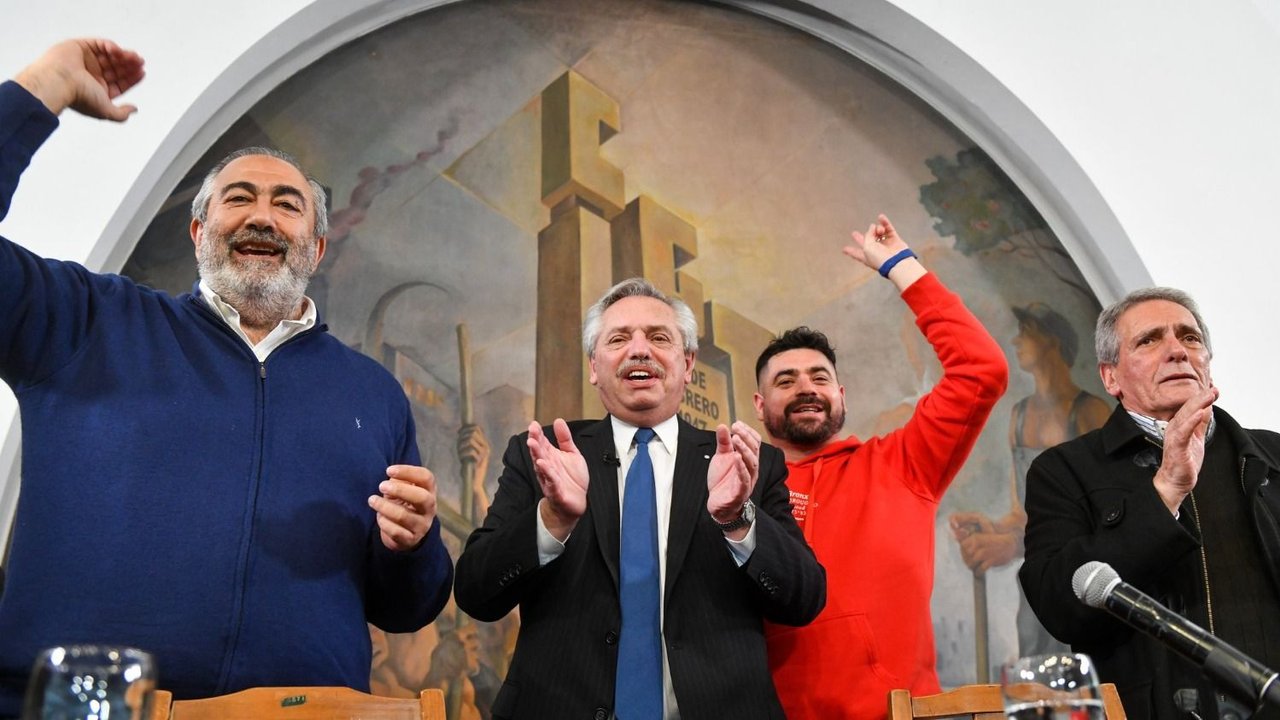 Alberto usó la lapicera para marcar sus diferencias con Cristina