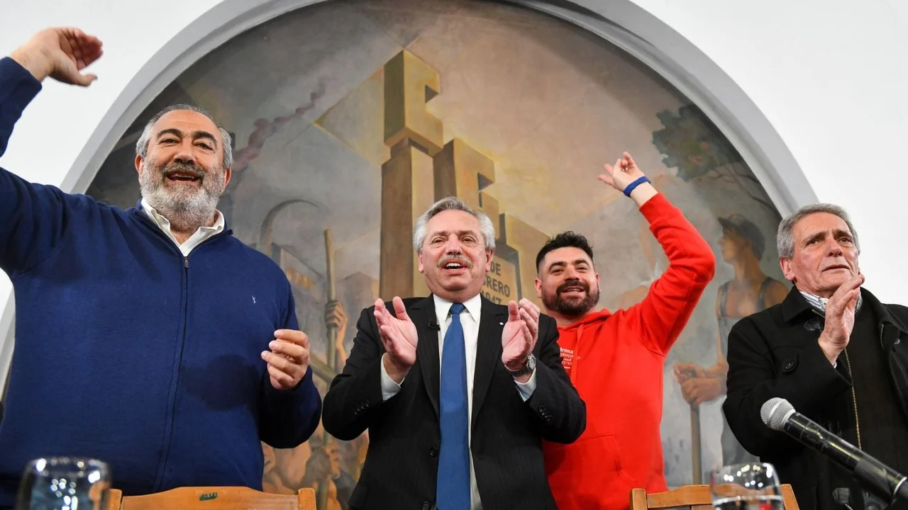 Alberto usó la lapicera para marcar sus diferencias con Cristina