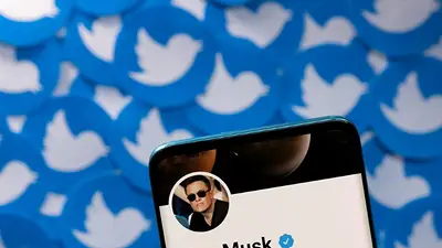 Musk rompe su silencio en Twitter y publica una foto con el Papa Musk rompe su silencio en Twitter y publica una foto con el Papa