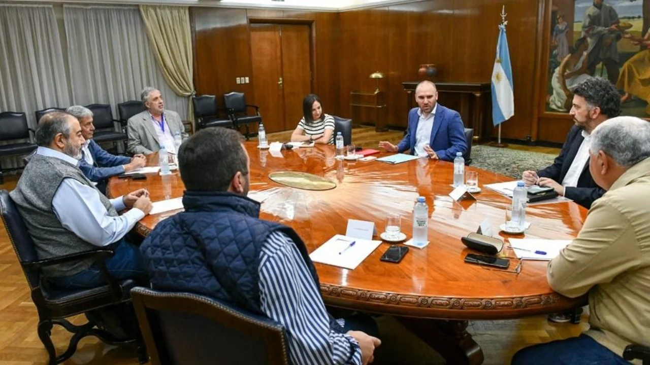 Dos funcionarios de Economía confirmaron su renuncia tras la salida de Guzmán