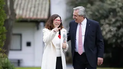 Silvina Batakis está reunida con Alberto Fernández en la quinta de Olivos Silvina Batakis está reunida con Alberto Fernández en la quinta de Olivos