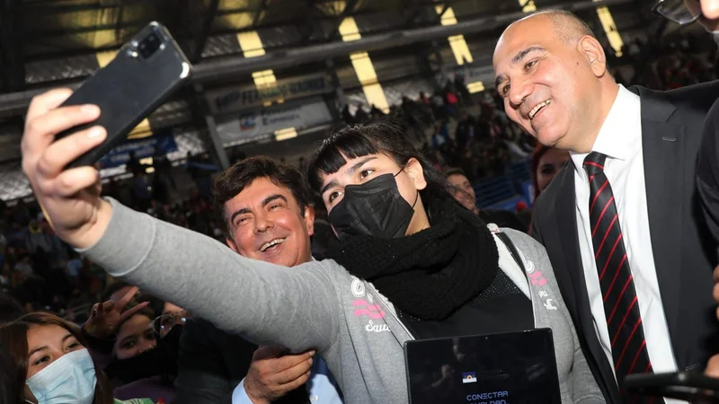 Espinoza y Manzur lanzaron el programa Matanza Tecnológica con la entrega de 20 mil tablets a estudiantes secundarios