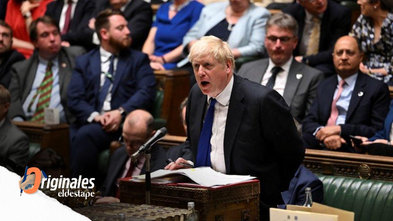 Cada vez más solo y sin una oposición fuerte, Boris Johnson entró en guerra con su partido