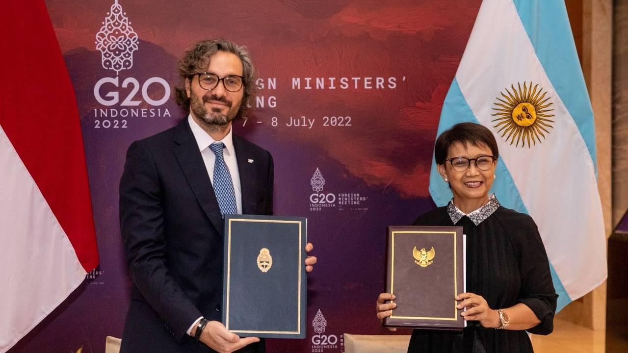 Cafiero dialogó con su par de Indonesia sobre exportaciones, energías renovables y vacunas