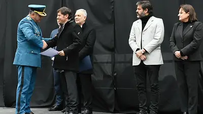 Kicillof tomó juramento a la bandera a cadetes del SPF: los emotivos testimonios de los agentes Kicillof tomó juramento a la bandera a cadetes del SPF: los emotivos testimonios de los agentes