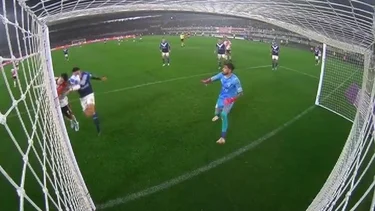 El VAR le anuló un gol a Matías Suárez por mano: la polémica jugada