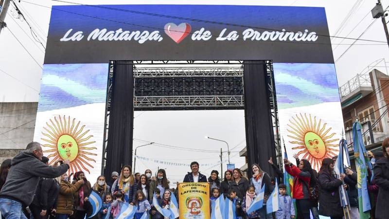 Fernando Espinoza: “Honramos la celeste y blanca transformando la vida de nuestra gente”