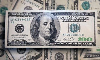 El dólar blue bajó un peso y cerró a $ 392 | Cotizaciones