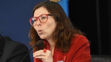 Batakis anticipó "reservas brutas en negativo" antes de fin de año y aseguró que Milei tendrá que "reperfilar" la deuda 
