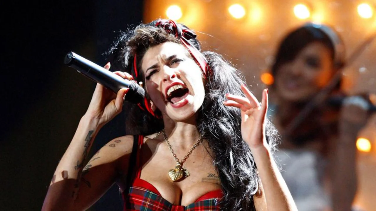 La película biográfica de Amy Winehouse está en marcha, Sam Taylor-Johnson la dirigirá