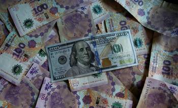 Créditos e incentivos: beneficios y costos del plan para evitar el salto devaluatorio | Economía