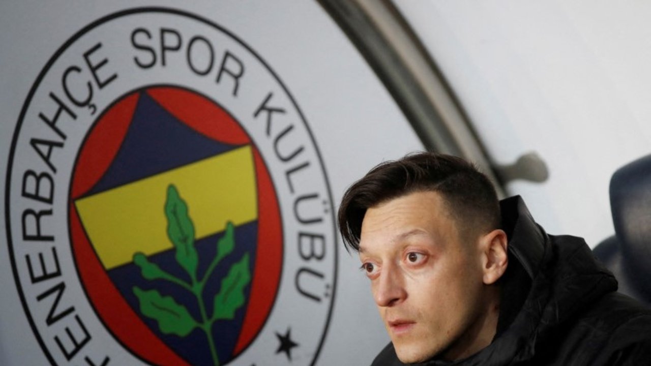 Ozil deja el Fenerbahçe y ficha por su rival de Estambul, el Basaksehir