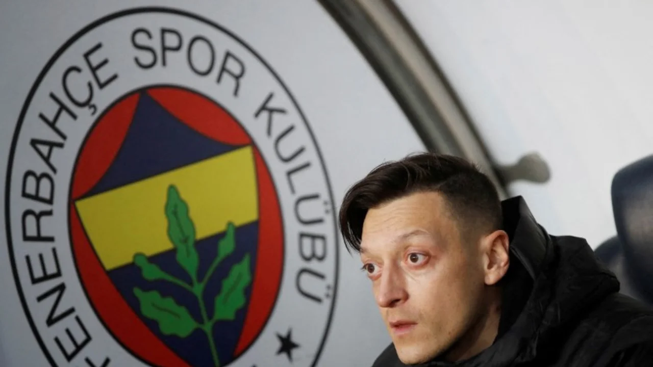 Ozil deja el Fenerbahçe y ficha por su rival de Estambul, el Basaksehir
