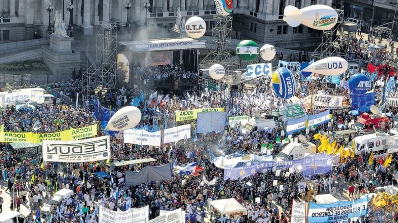 La mesa chica de la CGT resolvió convocar a una marcha para el 17 de agosto