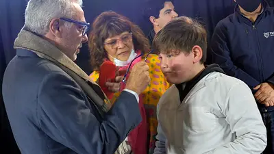 Zamora realizó una nueva entrega de anteojos a estudiantes del distrito Zamora realizó una nueva entrega de anteojos a estudiantes del distrito