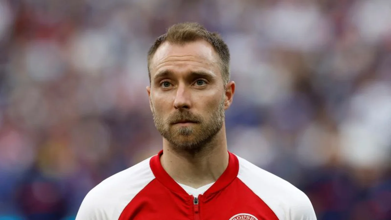 Eriksen se une al Manchester United como agente libre, firma contrato por tres años