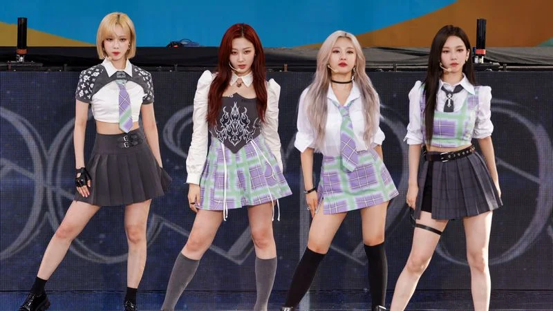 Tras un debut pandémico, las estrellas del K-pop Aespa se codean con sus fans por primera vez