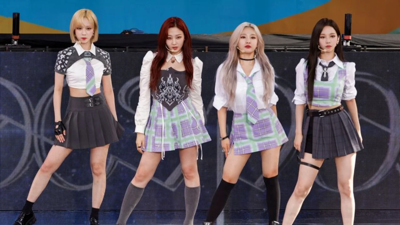Tras un debut pandémico, las estrellas del K-pop Aespa se codean con sus fans por primera vez