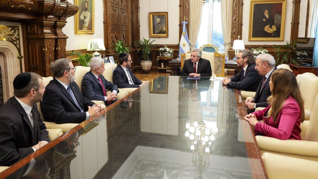 Alberto recibió a la nueva cúpula de la AMIA y reafirmó su compromiso para esclarecer los atentados
