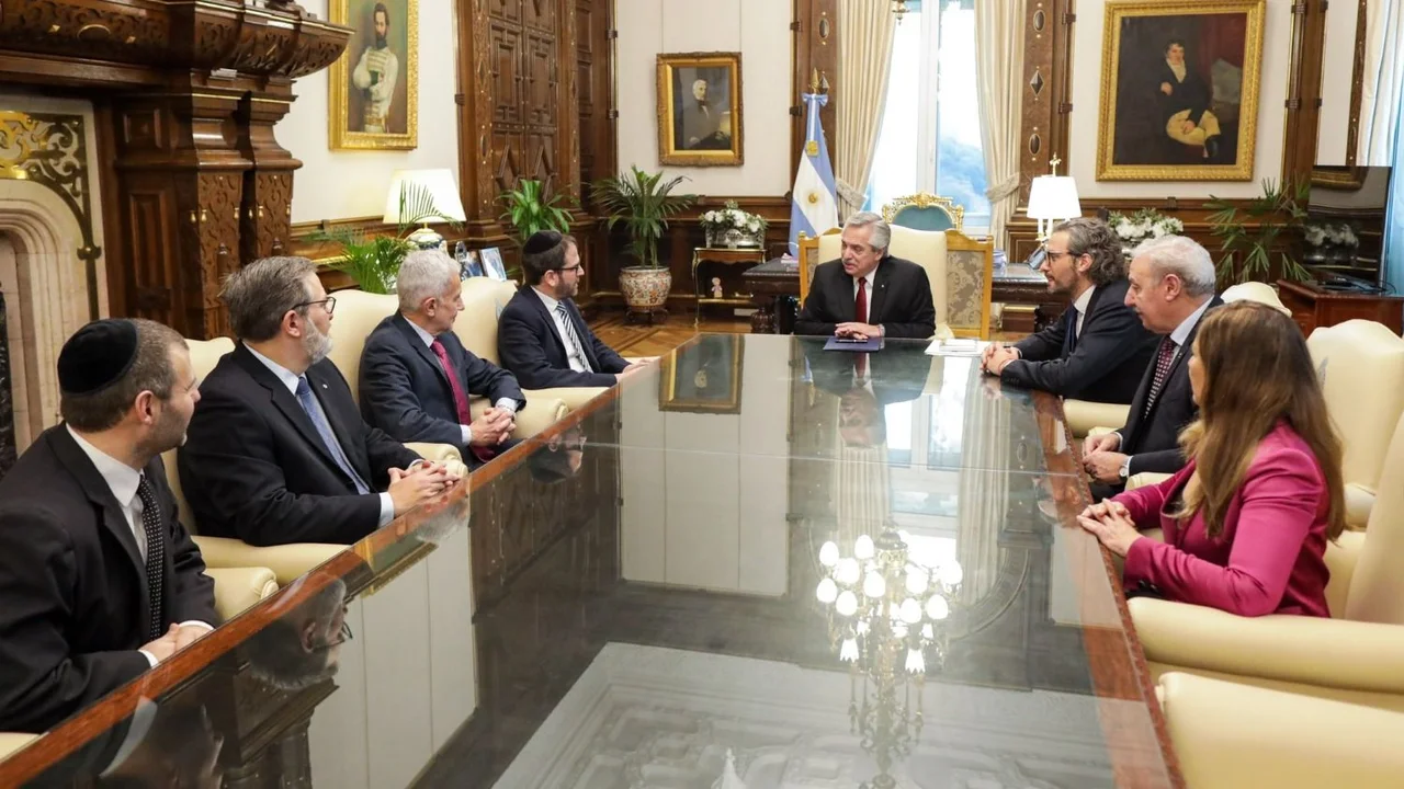 Alberto recibió a la nueva cúpula de la AMIA y reafirmó su compromiso para esclarecer los atentados