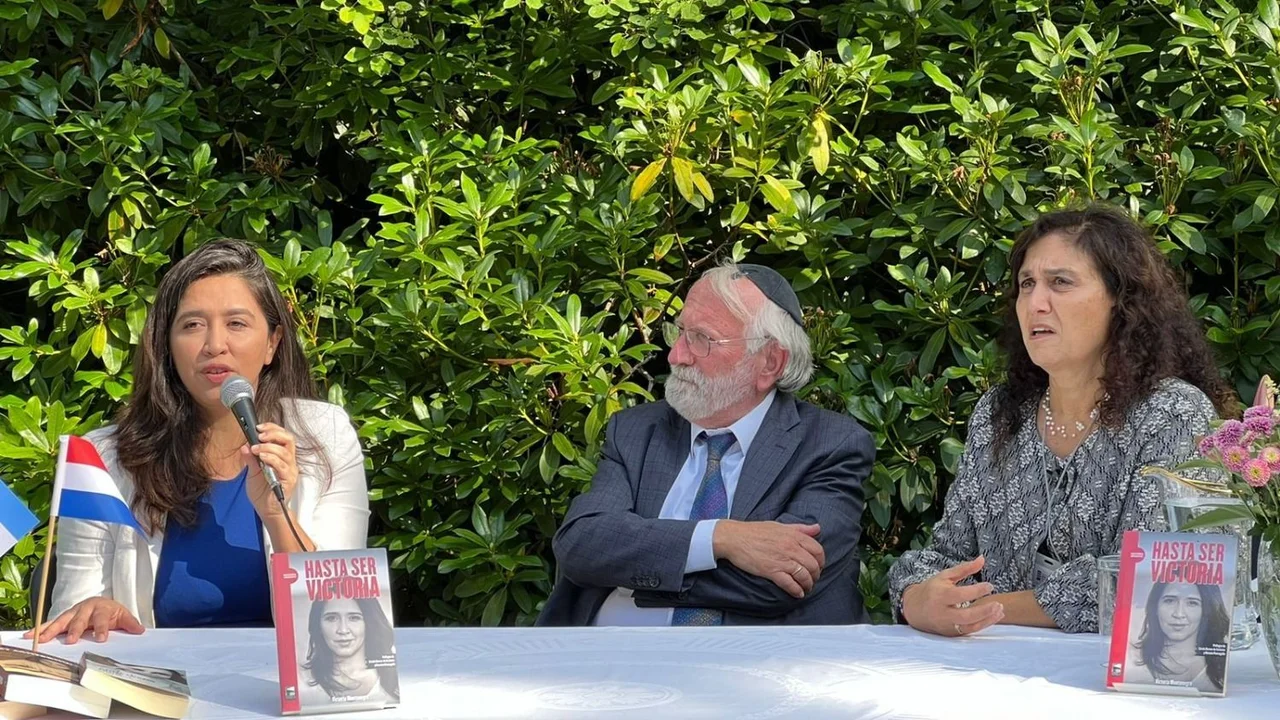 La legisladora Victoria Montenegro presentó en La Haya el libro que narra su vida