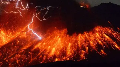 Video: alerta máxima por erupción de un volcán en Japón y evacuan la zona Video: alerta máxima por erupción de un volcán en Japón y evacuan la zona