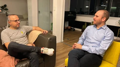 Reapareció Guzmán en una reunión privada con un empresario agroindustrial Reapareció Guzmán en una reunión privada con un empresario agroindustrial