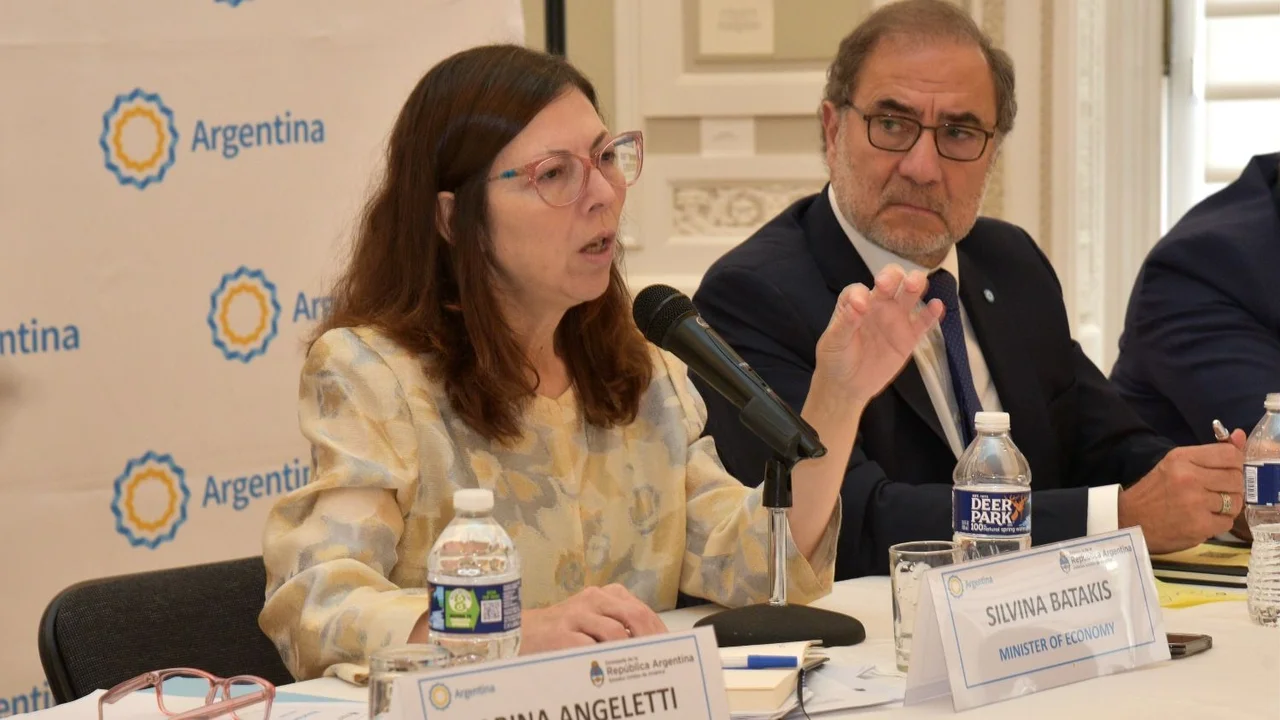 Economía renovó todos sus vencimientos y obtuvo $54.000 millones extras