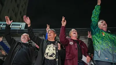 Masiva marcha de la CTA y la CGT: rechazo a "los especuladores" y respaldo al Gobierno Masiva marcha de la CTA y la CGT: rechazo a "los especuladores" y respaldo al Gobierno