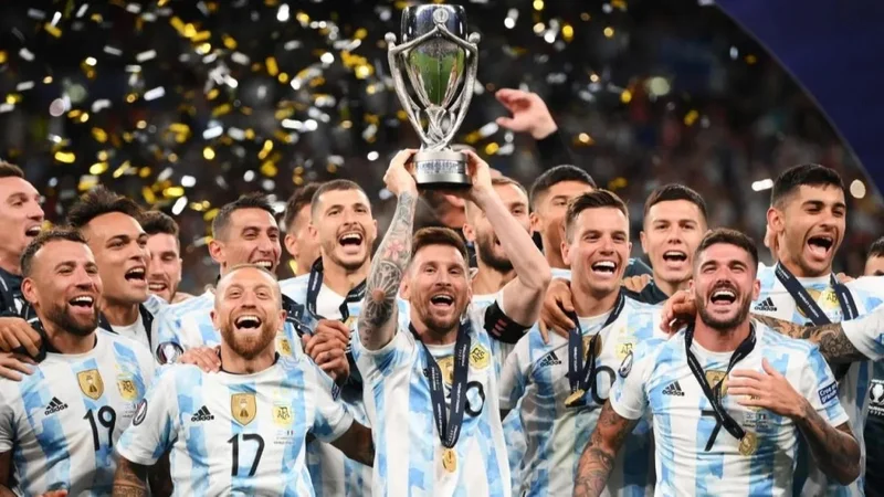 Selección Argentina, Lisandro Martínez, Manchester United, redes sociales, mercado de pases, fútbol, deportes