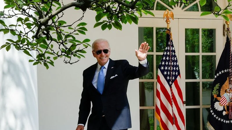 Con miras en las elecciones de medio término, Joe Biden promulgó la ley antiinflación 