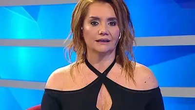 Caída de Nancy Pazos en vivo sin ropa interior. Blooper de Nancy Pazos. Programa de Georgina Barbarrosa por Telefe. Caída de Nancy Pazos en vivo sin ropa interior. Blooper de Nancy Pazos. Programa de Georgina Barbarrosa por Telefe.