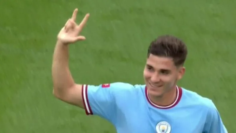 Pep Guardiola llenó de elogios a Julián Álvarez: "Un jugador excepcional"