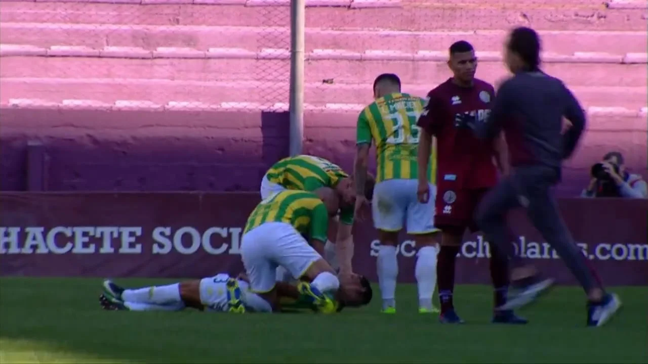 Aldosivi vs Lanús: el terrible choque de cabezas que despertó la desesperación de Silva