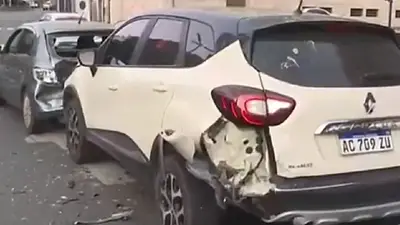 Manejaba alcoholizado por la avenida 9 de Julio, se quedó dormido y provoca choque en cadena Manejaba alcoholizado por la avenida 9 de Julio, se quedó dormido y provoca choque en cadena