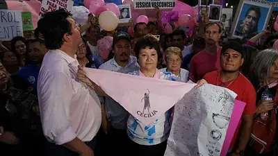 Marcha por Cecilia: con banderas rosas, buscan unir Chaco con Corrientes Marcha por Cecilia: con banderas rosas, buscan unir Chaco con Corrientes