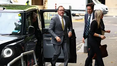 El actor Kevin Spacey me manoseó, dice denunciante ante un tribunal británico El actor Kevin Spacey me manoseó, dice denunciante ante un tribunal británico