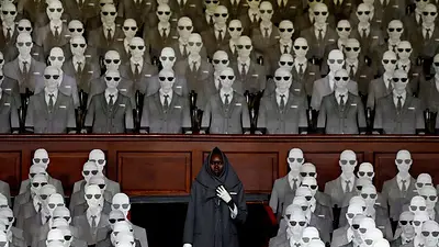 Thom Browne debuta en la alta costura parisina con espectacular desfile en la Ópera Thom Browne debuta en la alta costura parisina con espectacular desfile en la Ópera